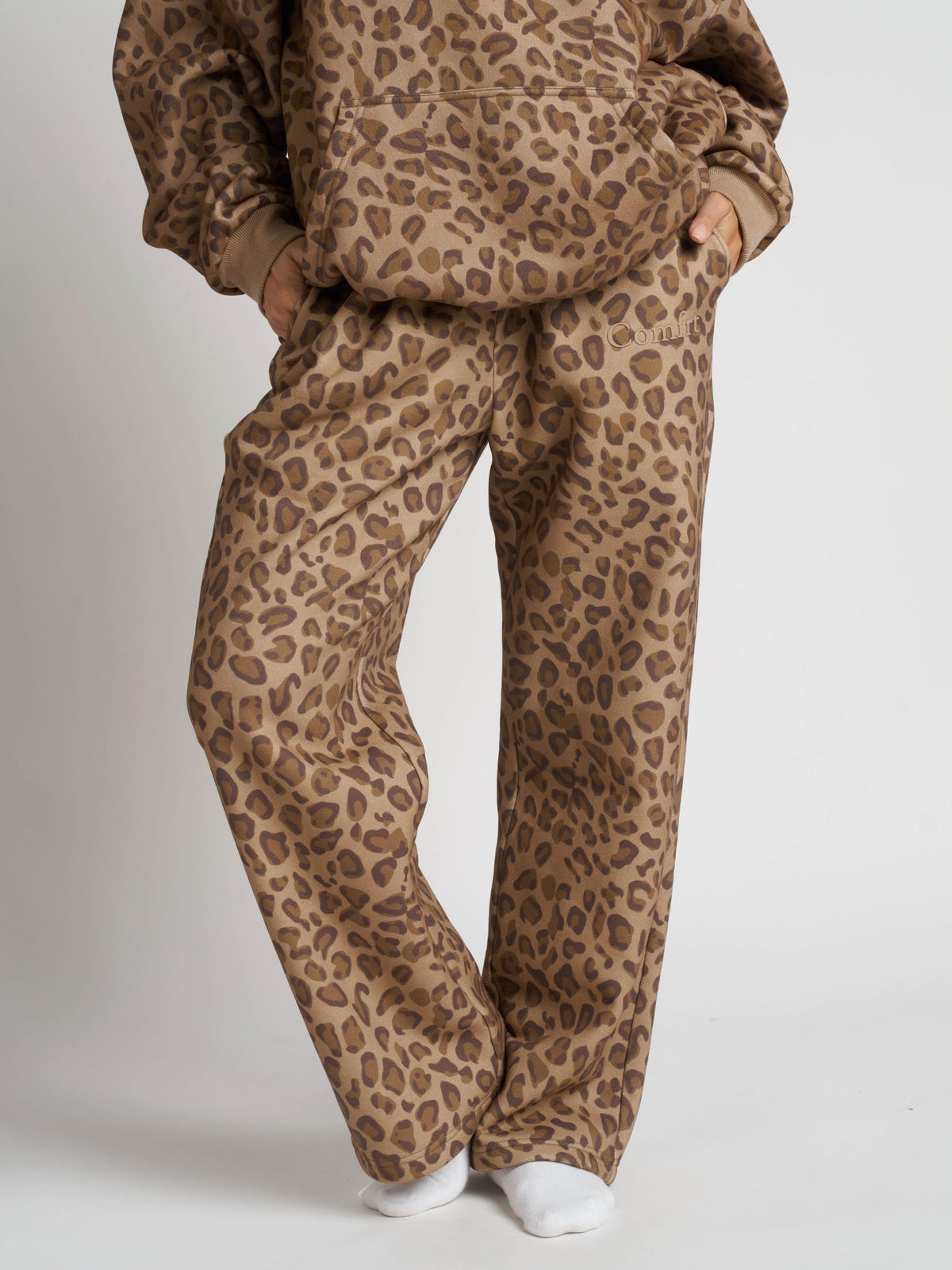 Minimalist Straight Leg Sweatpants – Short