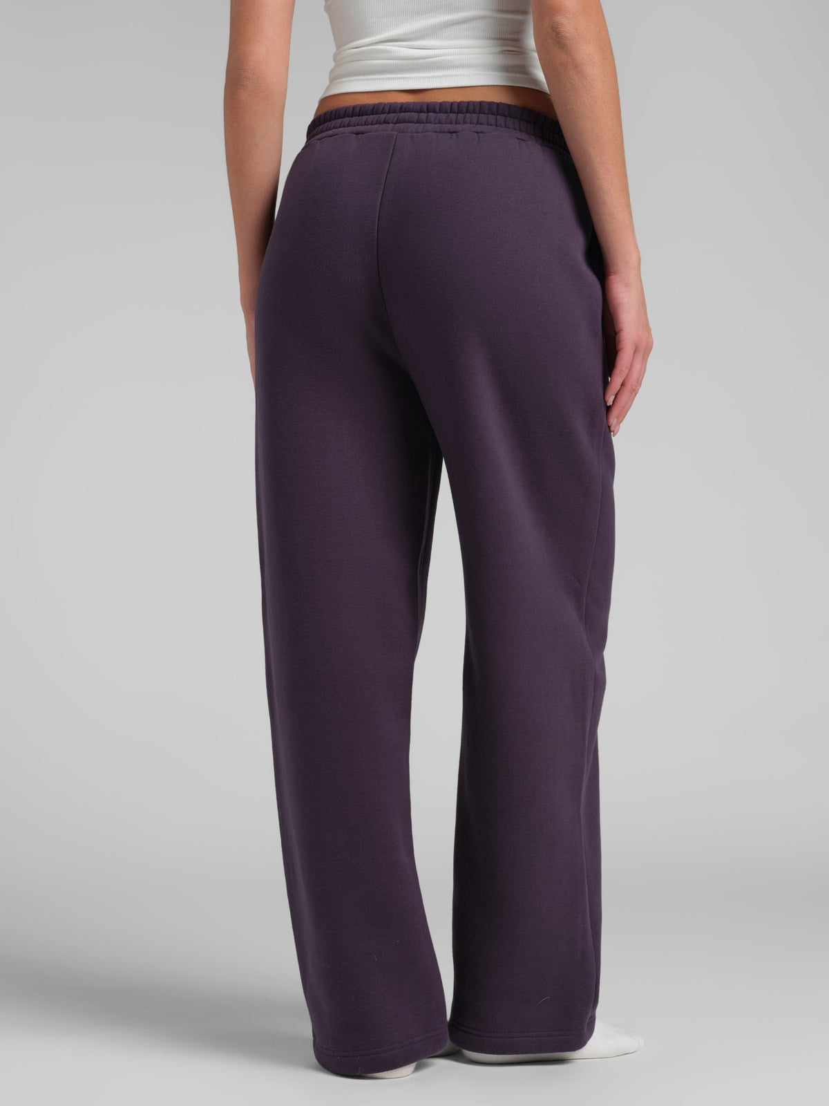 Minimalist Straight Leg Sweatpants – Short