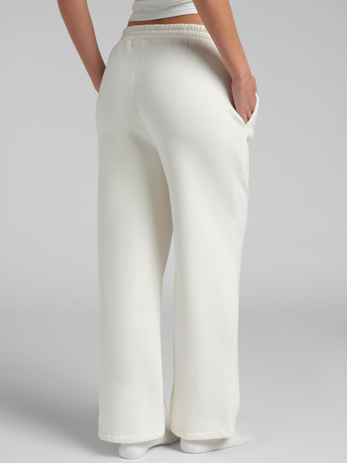 Minimalist Straight Leg Sweatpants – Short