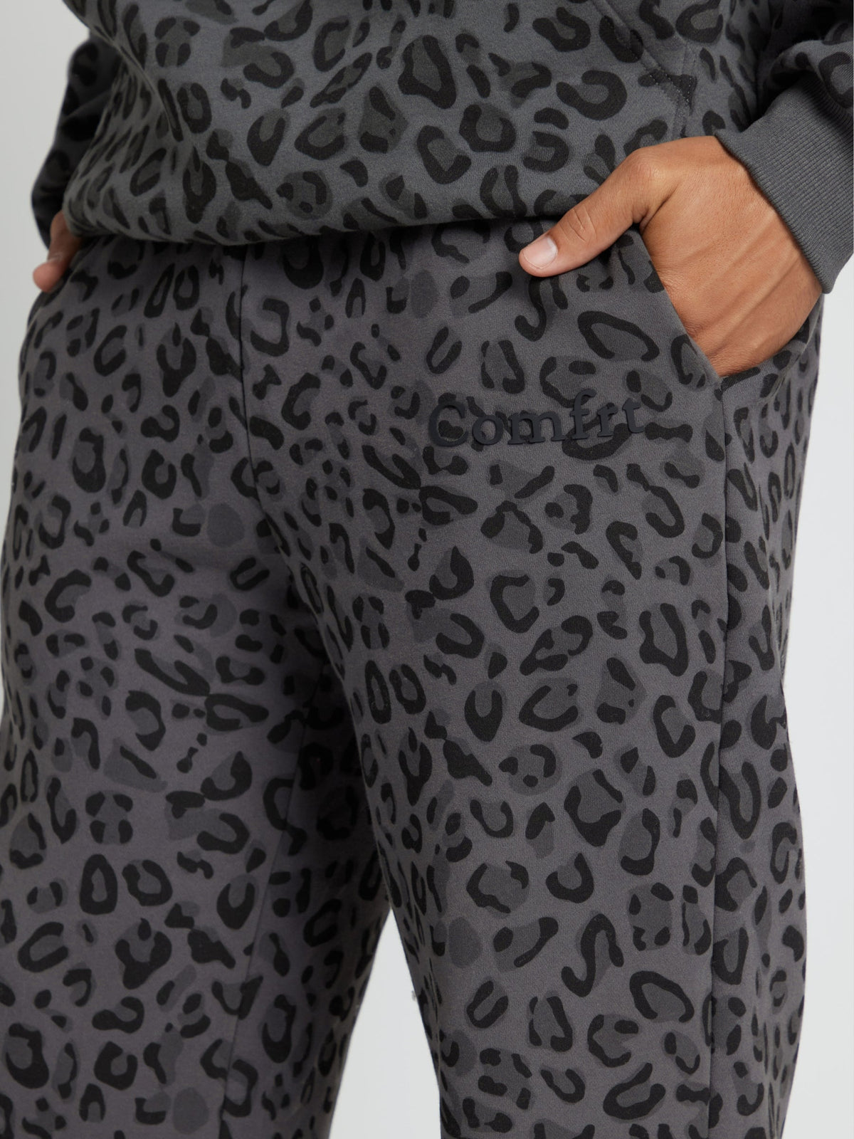 Minimalist Straight Leg Sweatpants – Short
